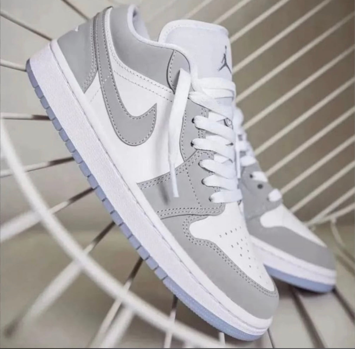 Nike Jordan 1 Low - Wolf Grey